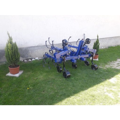 Sorközművelő kultivátor 4 soros rugós kapával