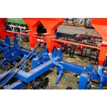 Sorközművelő kultivátor 6 soros rugós kapával