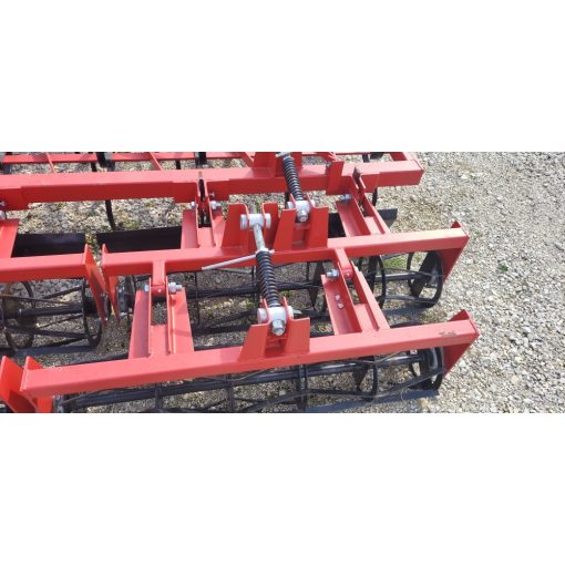 Kombinátor magyar gyártású 2,8m 4 sor kapával két sor törőhengerrel! 