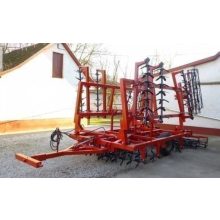 A.G.5.63-2 vontatott ásóborona három sor ásókéssel két sor törőhengerrel 