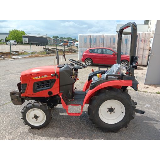 AMS B2-2501 összkerekes, szervokormányos, 25 lóerős kínai traktor, forgalomba helyezhető!