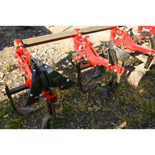 Sorközművelő kultivátor 3 kocsis kompletten (művelő tagokkal, állítható töltögető ekékkel) 