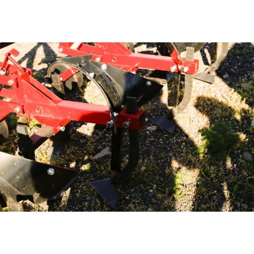 Sorközművelő kultivátor 3 kocsis kompletten (művelő tagokkal, állítható töltögető ekékkel) 