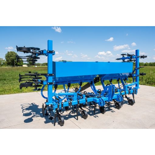 Leko 8 sorközművelő kultivátor 9 kocsival szerelve, HIDR.+ MŰTRÁGYASZÓRÓVAL  MAGYAR 