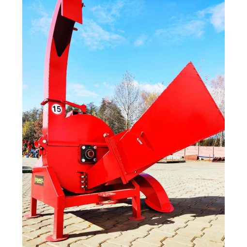 Ágaprító kardán meghajtású 18- 45 LE teljesítményű kistraktorokhoz, ajándék zsákoló adapterrel