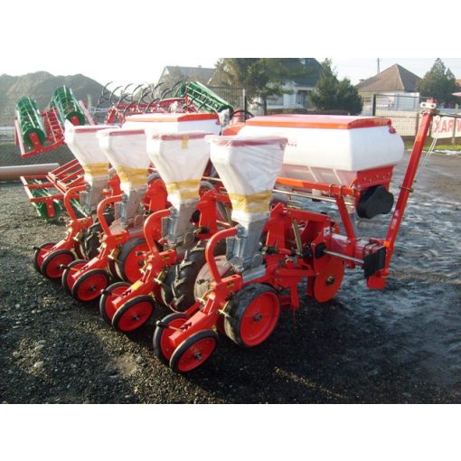 Szemenkénti vetőgép török, 4 soros,dupla tárcsás, műtrágya adagolóval   
