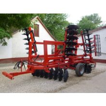 Vontatott középnehéz tárcsa 4,4m hidraulikus öntvény távtartókkal 560mm-es lapokkal! 