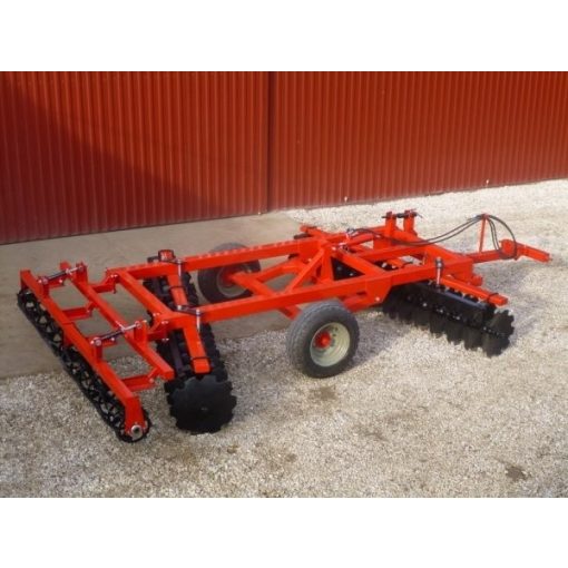 Vontatott középnehéz tárcsa 4,4m hidraulikus öntvény távtartókkal 560mm-es lapokkal! 